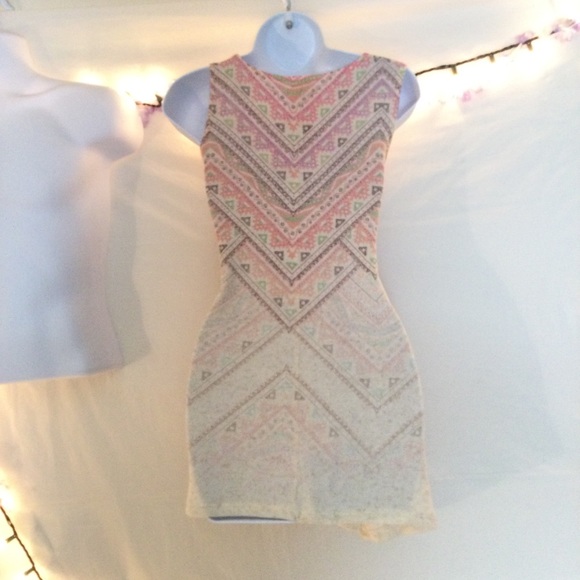 Women’s blu Pepper tank top strapless. Pre own. Size small. Multi color - Picture 10 of 12